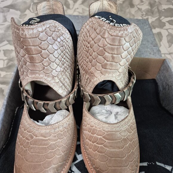 Blade Taupe Croco Size 8 Freebird by Steven NWT - Picture 3 of 9